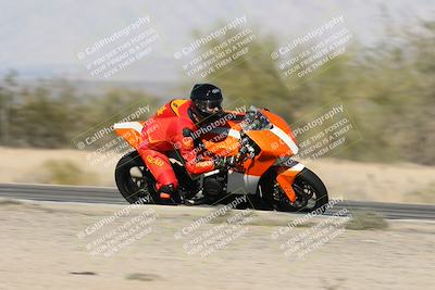 media/Dec-01-2025-Moto Forza (Mon) [[2daa91e15f]]/3-Beginner Group/Session 2 (Turn 7 Inside Pans)/